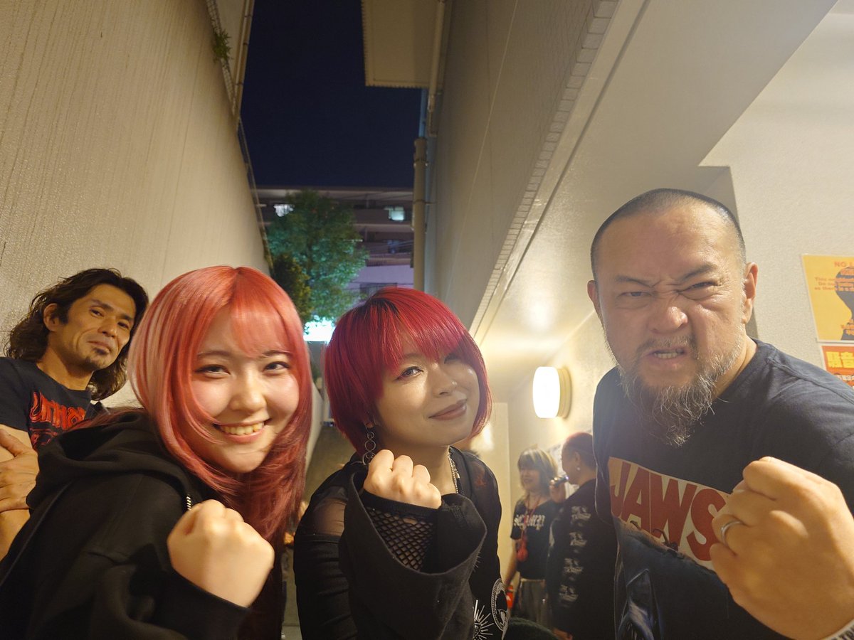 awaked666's tweet photo. 【AWAKED】昨夜はお疲れ様でした🍺

①全員ボーカル　左から
ワタシ　AWAKED HELLCHILD
ケースケくん　DEMOLITION ZILENMA
リキさん SCAMP
サイトーくん 元MAXOVERHEAT

②音楽の人たち　左から
イトーちゃん　AWAKED
シェリー　生徒　娘
ミキさん　先生　EXTINCT GOVERNMENT
ワタシ https://t.co/jgD06Qi1SR