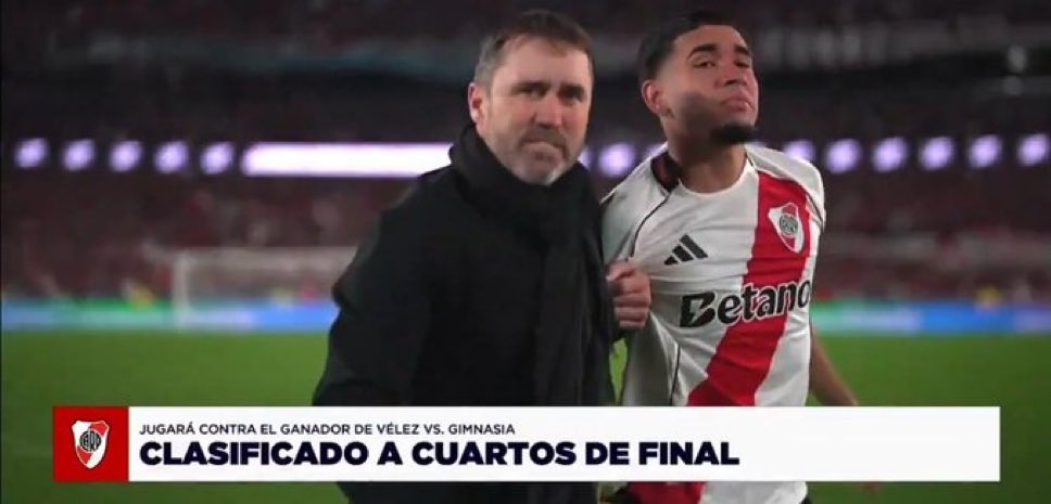 Un pibe que está a préstamo en River y no tiene ningún tipo de vínculo con el club llorando desconsolado y en la semana lo vivieron matando un par de pelotudos y tiene 19 años.
El miércoles tiene que ser titular y el resto del año también.