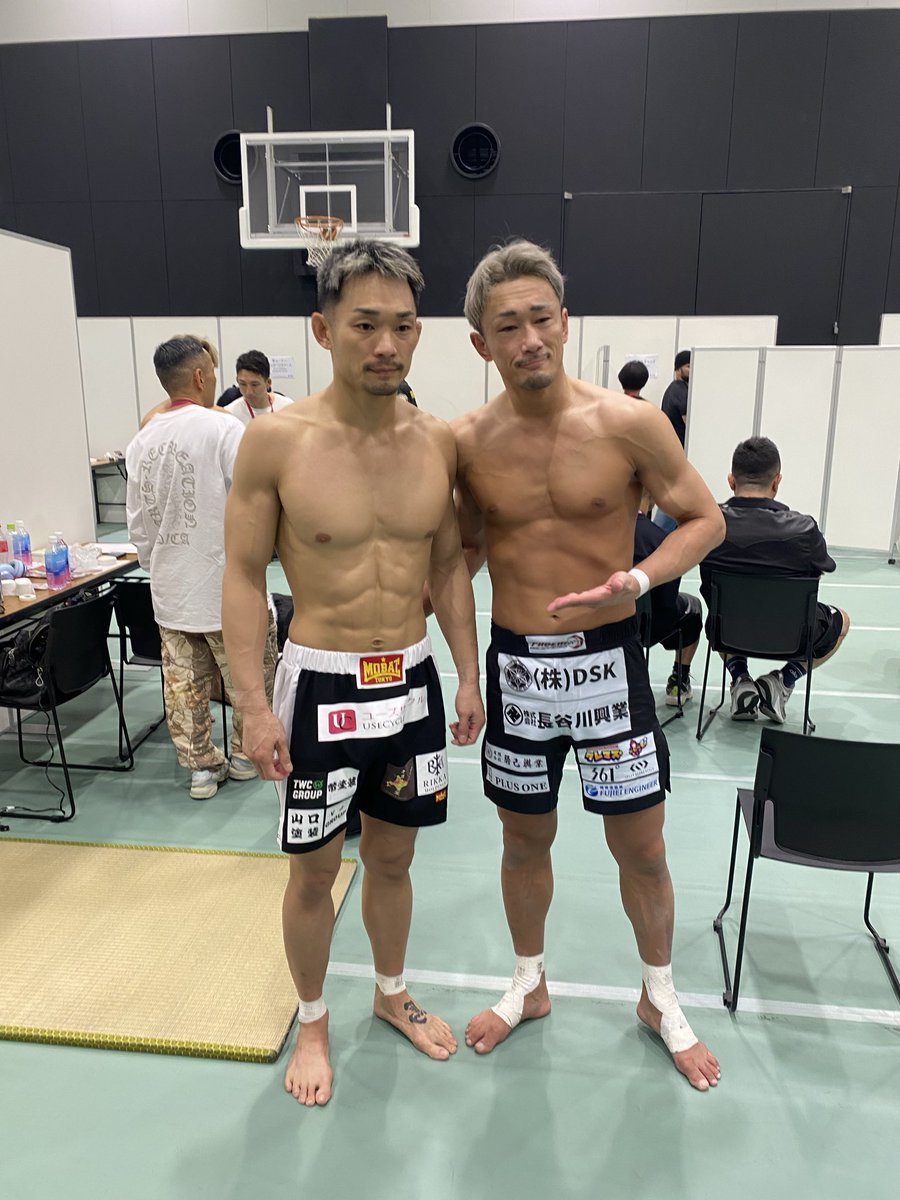 kinggymkobe's tweet photo. 昨日はRIZIN神戸大会
ダイキ1R三角絞め一本勝ち。
怪我なく終われてホッとした気持ち半分、勝った嬉しさ半分😌
無事に家族のもとに帰らすまでがセコンド。
お疲れ様。おめでとう。 https://t.co/YP3Wt5b1yu