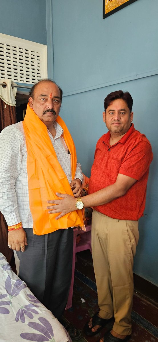 AnilDewarva's tweet photo. चित्रकूट #बांदा कि चर्चित बड़ी डायनेमिक शख्सियत अतिलोक प्रिय जनसेवक नि.जिला बार एसोसिएशन बांदा अध्यक्ष आदरणीय बड़े भाई श्री Rajesh Dubey जी का हमारे निज निवास  (घर पर) तुलसी जन्म भूमि राजापुर धाम में शुभ आगमन हुआ
आपका यह निः स्वार्थ स्नेह प्रेम आपके उम्दा व्यक्तित्व को दर्शाता है https://t.co/gphUQwzJiw
