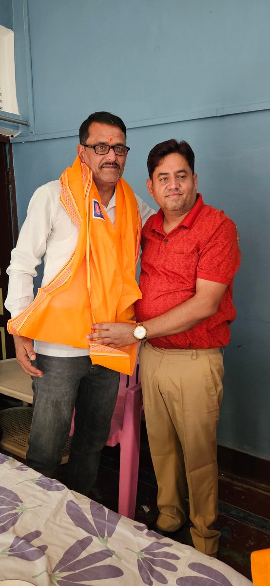 AnilDewarva's tweet photo. चित्रकूट #बांदा कि चर्चित बड़ी डायनेमिक शख्सियत अतिलोक प्रिय जनसेवक नि.जिला बार एसोसिएशन बांदा अध्यक्ष आदरणीय बड़े भाई श्री Rajesh Dubey जी का हमारे निज निवास  (घर पर) तुलसी जन्म भूमि राजापुर धाम में शुभ आगमन हुआ
आपका यह निः स्वार्थ स्नेह प्रेम आपके उम्दा व्यक्तित्व को दर्शाता है https://t.co/gphUQwzJiw
