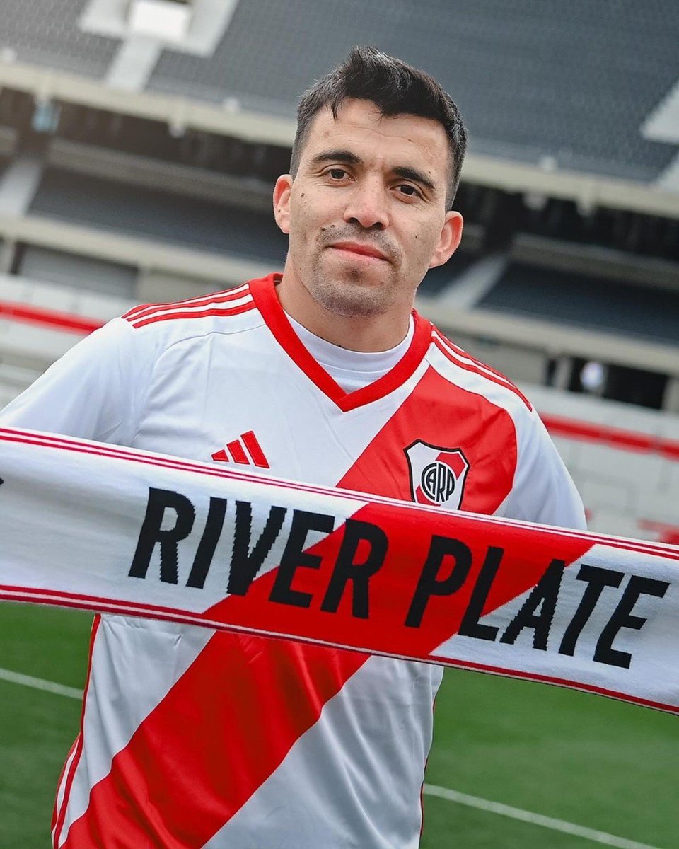 Mi campeon del mundo es mejor que el tuyo.

Abrazo bosterito.