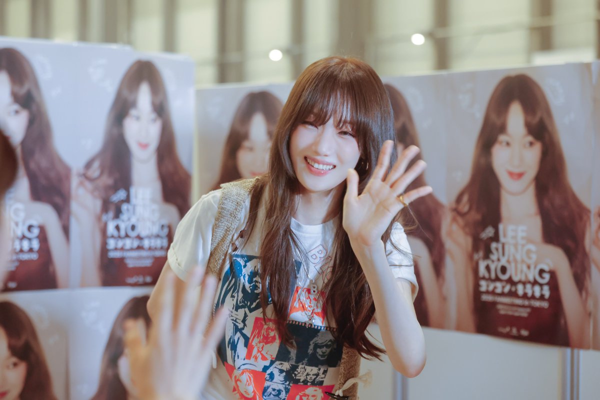 Kstyle_news's tweet photo. 【REPORT】イ・ソンギョン、日本ファンに神対応！K-POPダンスやアカペラ歌唱も「皆さんが幸せならそれで十分」
https://t.co/DkZZACXmoe

#イソンギョン #LEESUNGKYOUNG #이성경 https://t.co/4Bopc3yaEt