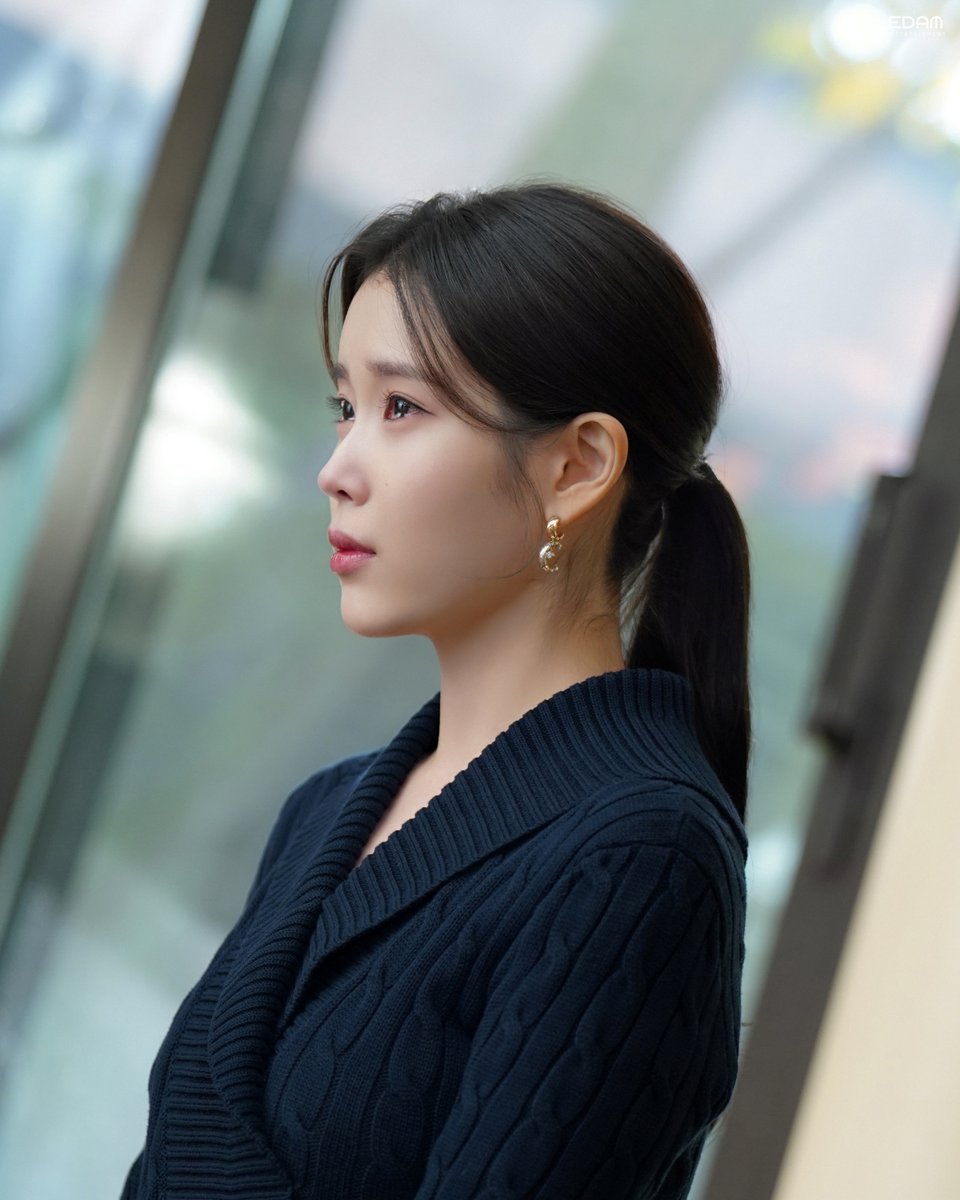 아이유(IU) tweet media
