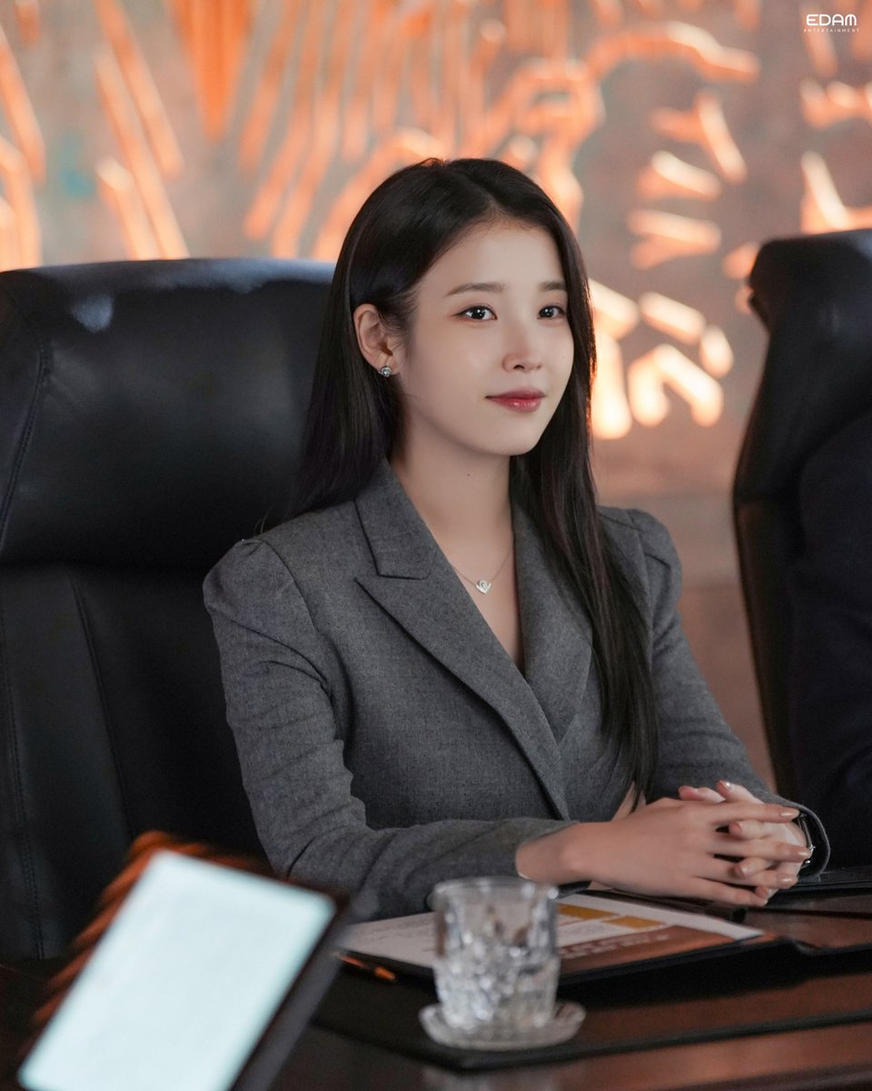 아이유(IU) tweet media