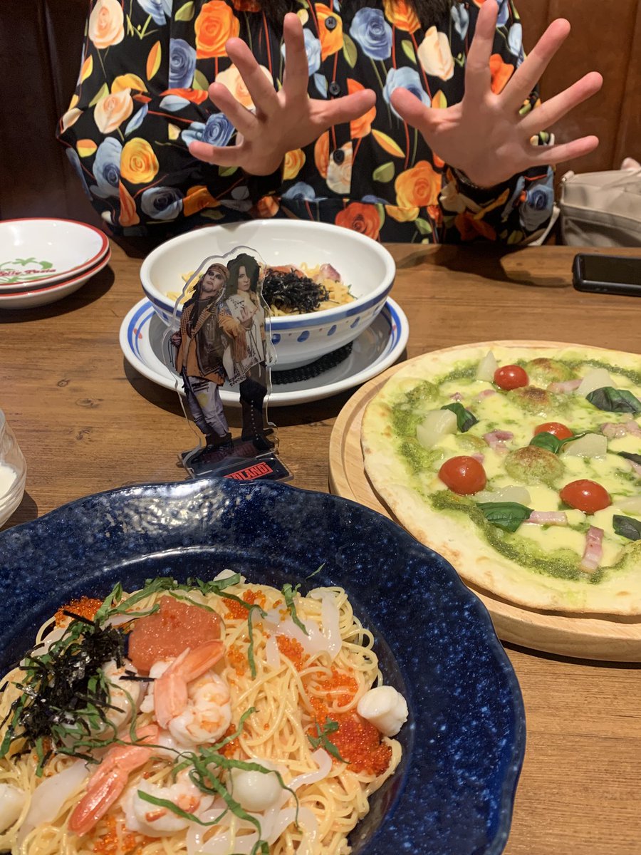 showastep's tweet photo. 今日も地球はゴキゲンですね😀

メリーの波動は・・・今からあげます。

昨日はジュリー教祖と普通に遊んでいました。

先日GODLANDのライブで初めてアクスタなるものを購入しました。

今日も波動を上げて行きましょう。

スマイル🫶感謝🙏幸あれ👐 https://t.co/xocVSr6PK0