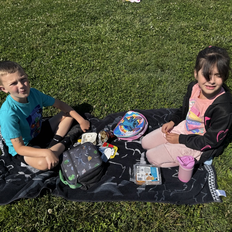 OESMustangs's tweet photo. More pictures from the picnic on Friday! 📸☀️

We hope all of our 3rd–5th grade students get a good night’s rest and a great breakfast this week. Our Mustangs are ready to level up on the KSA! 🎮🐴 https://t.co/b18WLyDxOS