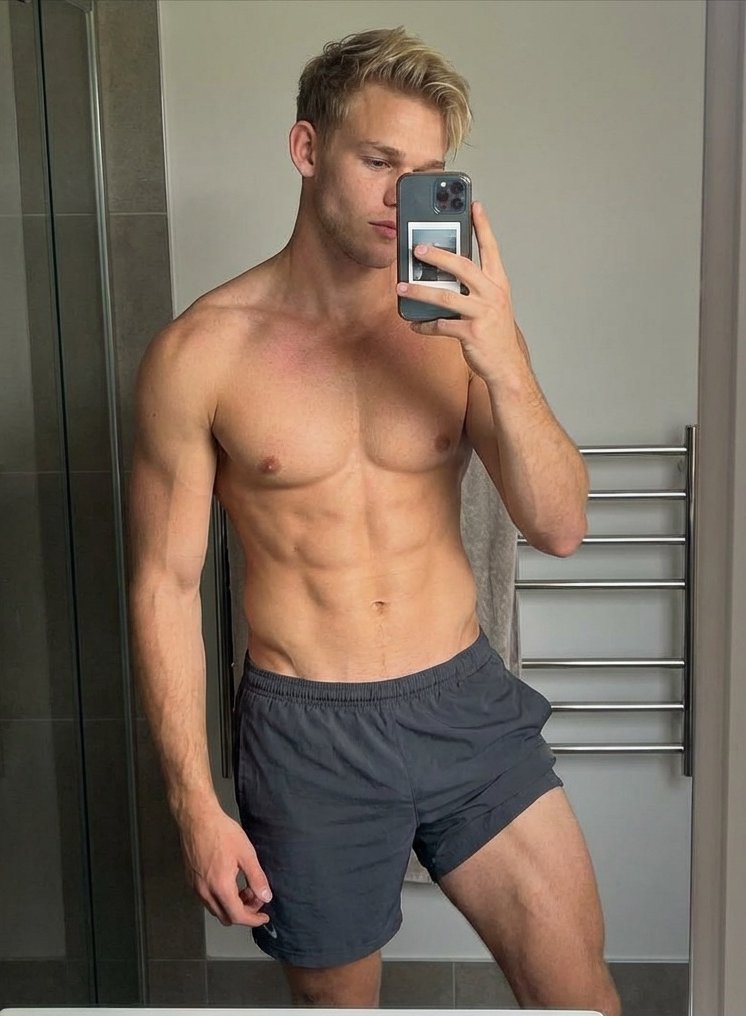 Blonde Bryan tweet media