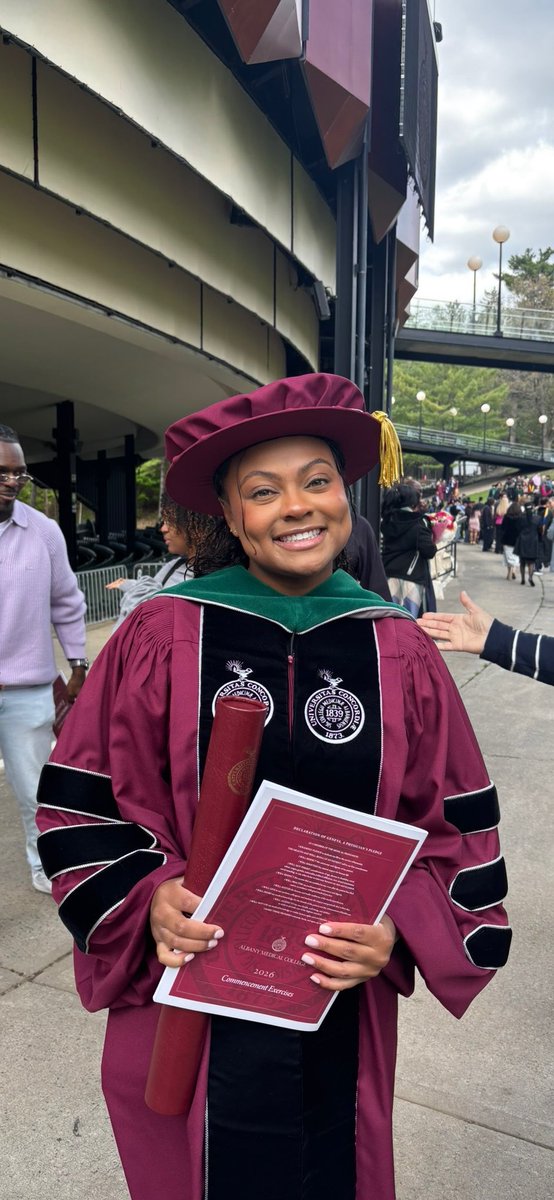 Ashley Thornton, MD 🩷💚 tweet media
