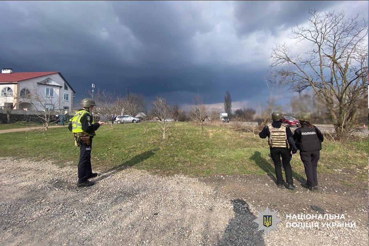ShahedTracker's tweet photo. Shahed Strike: 01Apr26

Rotmistrivka, Cherkasy: Four residential buildings were damaged (Windows, fences) and four people injured (bus passengers and truck driver) from fragments.

Substation (Ротмистрівка) possibly? damaged.

49.14314, 31.72071

@GeoConfirmed @UAControlMap https://t.co/tOvTxgTvGP