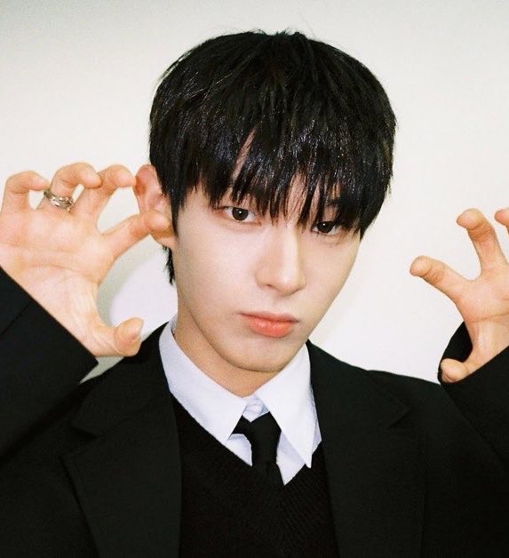 itsmjlee's tweet photo. i think we have new member of kim fam lmao https://t.co/2Hye8aFFzw