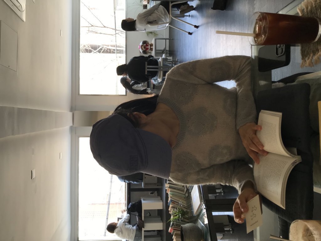 xioong___'s tweet photo. 📖☕️. . 🩶 https://t.co/RFADsgtYGI