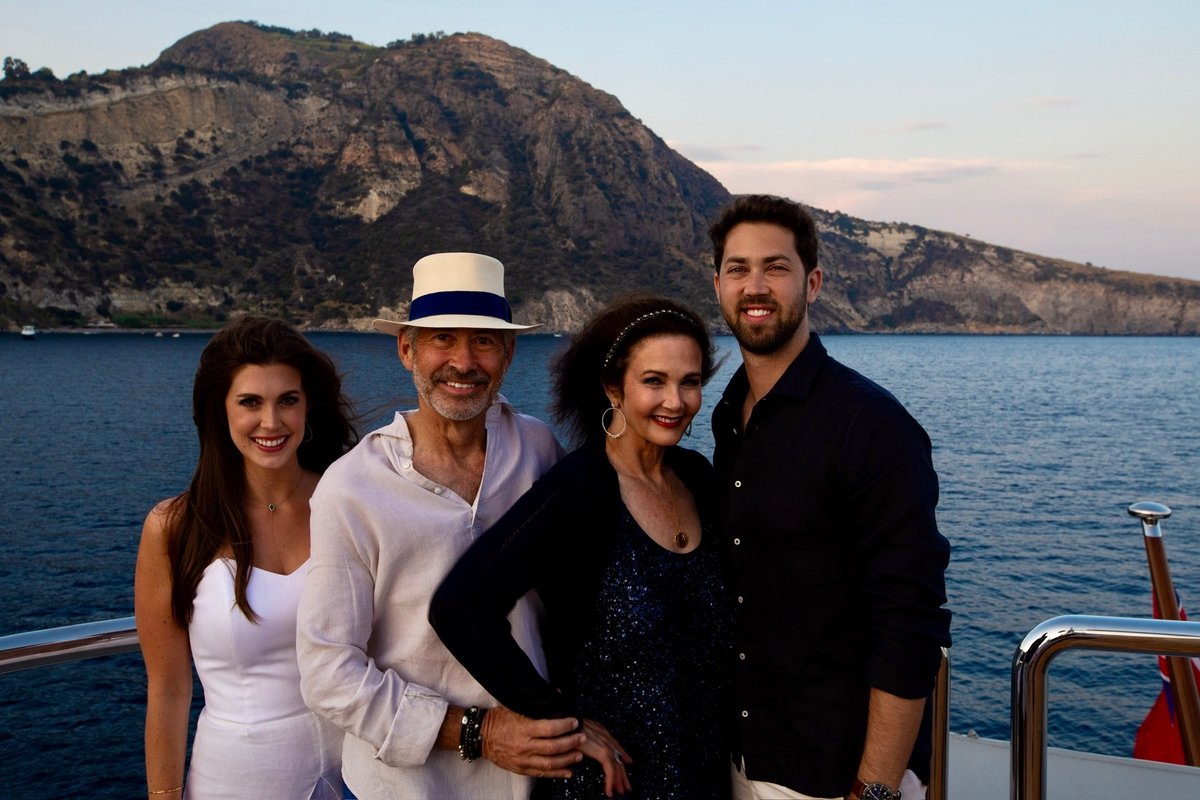 Lynda Carter tweet media