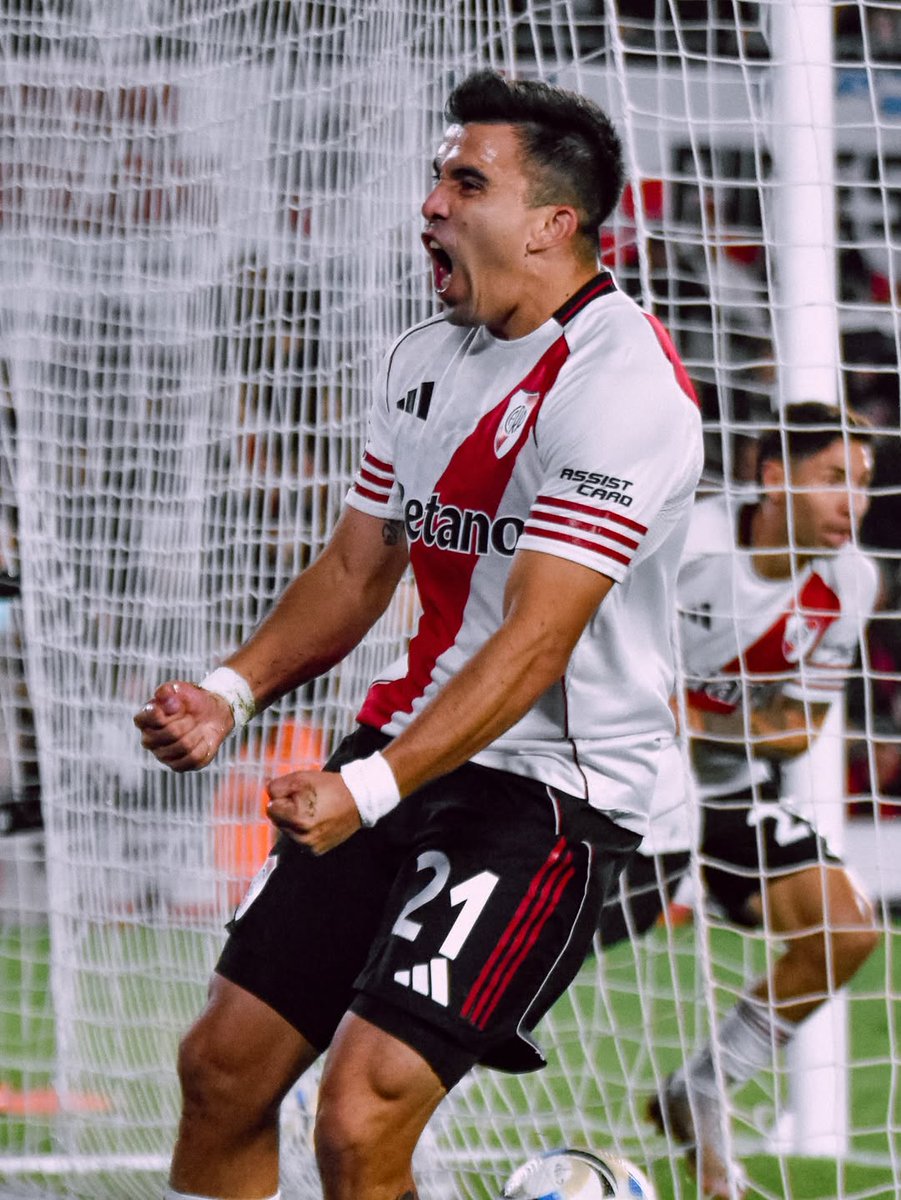 agussocampo18's tweet photo. No tiene sentido lo mucho que quiero a estos tres muchachos. Hoy salvaron al Club Atlético River Plate de un papelón histórico.

En el barco de Marcos Javier Acuña, Santiago Beltrán y Juan Fernando Quintero hasta el final.

VAMOS NOSOTROS 🤍❤️🤍 https://t.co/TPOaAvGiy4