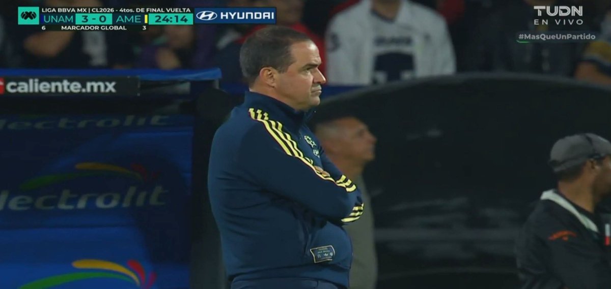 El_Hincha12's tweet photo. ¡NO ES TU CULPA! 

André, en verdad tú no puedes hacer nada en la banca. 

Un plantel que pareciera que quieren que ya te vayas, sin duda el menos culpable eres tú. 

¡PERDÓN POR TAN POCO EQUIPO QUE TE DESMANTELARON! 🥺🙏 https://t.co/syseA4lPW2