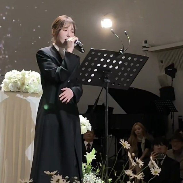 Winter watching Wendy performing 🥺

2017                                                       2026
