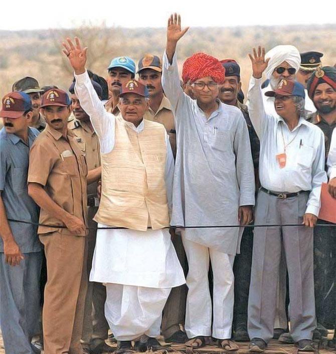 bhikhubhaidbjp's tweet photo. सन् 1998 में आज ही के दिन युगपुरुष अटल बिहारी वाजपेयी जी एवं डॉ.कलाम जी के कुशल नेतृत्व में पोखरण में परमाणु परीक्षण सफल हुआ था।

राष्ट्रीय प्रौद्योगिकी दिवस पर हम संकल्प लें कि भारत को तकनीक, नवाचार और अनुसंधान के क्षेत्र में विश्व का अग्रणी राष्ट्र बनाने में अपना योगदान देंगे। https://t.co/oYPqeTBgak