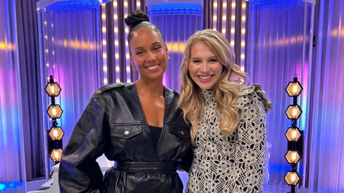 AmericanIdol's tweet photo. A MAJOR mentor for our Final 3. 🎼🤩 Plus, @aliciakeys performs TWICE TONIGHT, live at 8/7c on the #americanidol Grand Finale! https://t.co/lIn1zp54O0