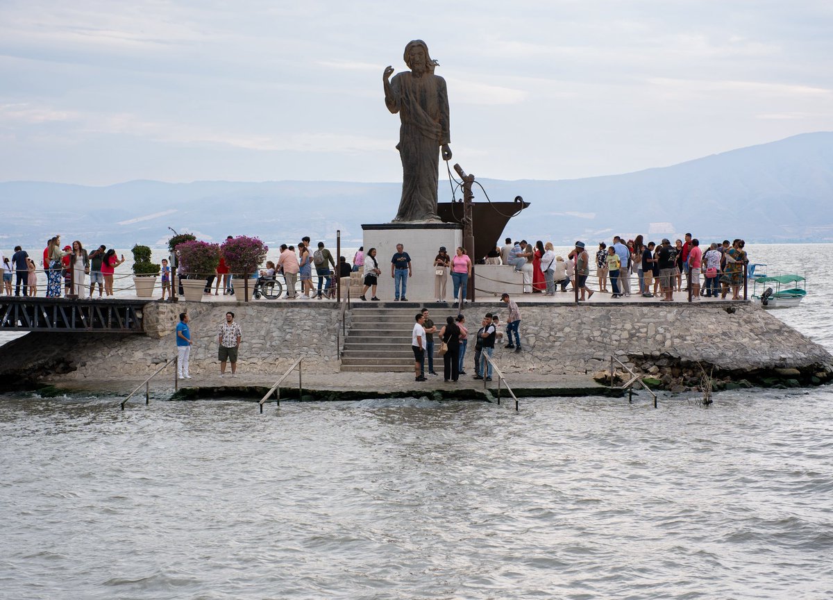 #Chapala vivió hoy un gran Día de las Madres con cerca de 35 mil visitantes que acudieron a celebrar en familia en alguno de nuestros malecones con la espectacular vista al lago más grande del País. Gracias a quienes nos visitaron, #Chapala es su casa.