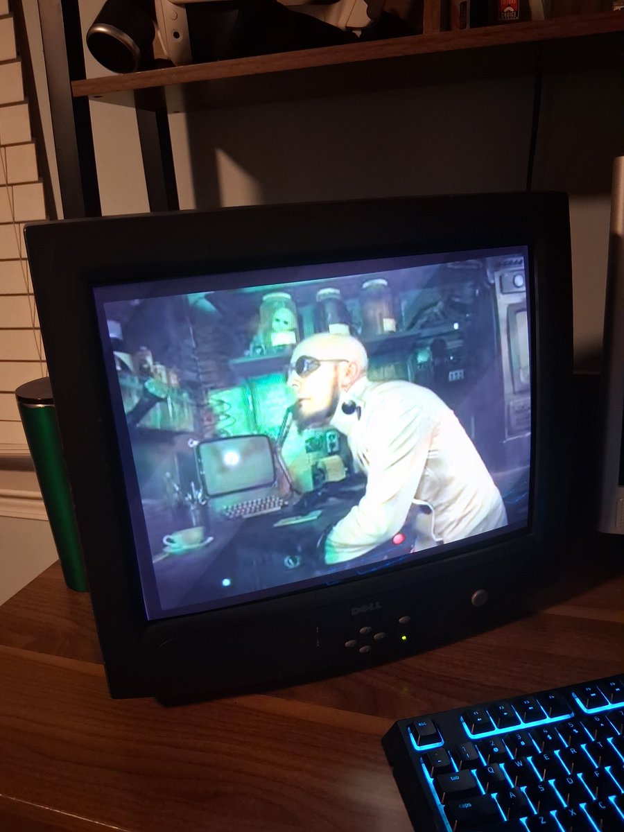 hyperactivestu7's tweet photo. I got one of those CRT monitors and I love it so much 🥹 https://t.co/V3oWQ9v64E