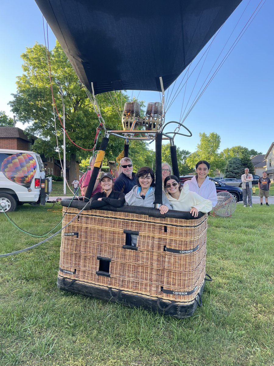 OldWorldballoon's tweet photo. Beautiful evening for a balloon! Celebrated two birthdays! Always fun to be a part of celebrations! 
#OWB #OWBCrew ##InFlightSelfieOfTheDay https://t.co/StJp0qU8bZ