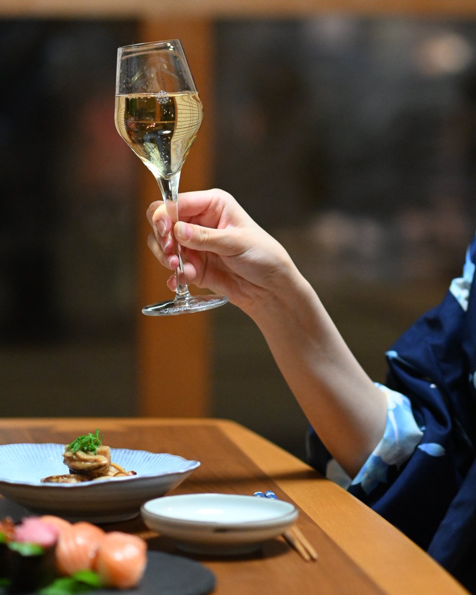 Feuillatte_jp's tweet photo. ニコラ・フィアットと和食が織りなす、洗練のマリアージュ。

大切な人と過ごすひとときを、ニコラ・フィアットとともに。🥂✨

#nicolasfeuillattejapan #nicolasfeuillatte #champagne #ニコラフィアット #シャンパン #シャンパーニュ https://t.co/17cjictzIT