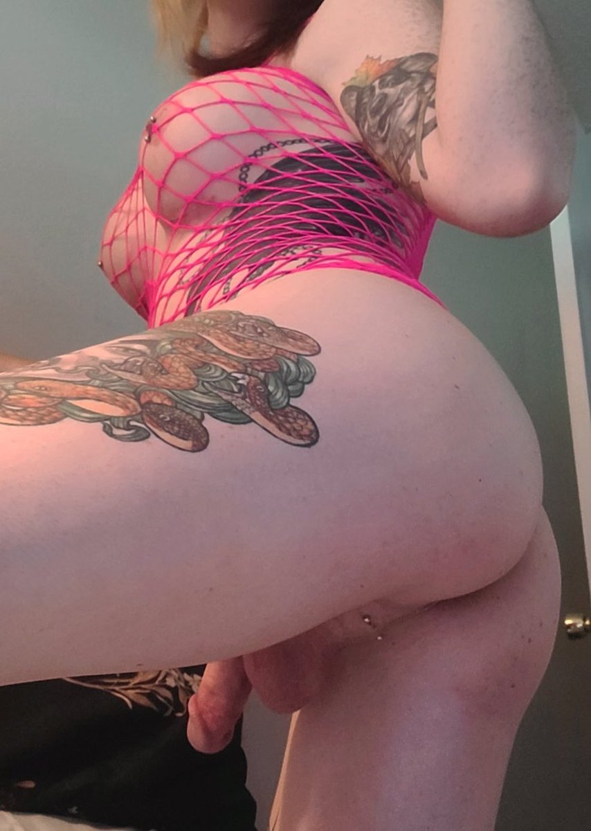 TSTattoodbarbie's tweet photo. @mattveylor 🥵🥵🥵 https://t.co/xLlN0VT850
