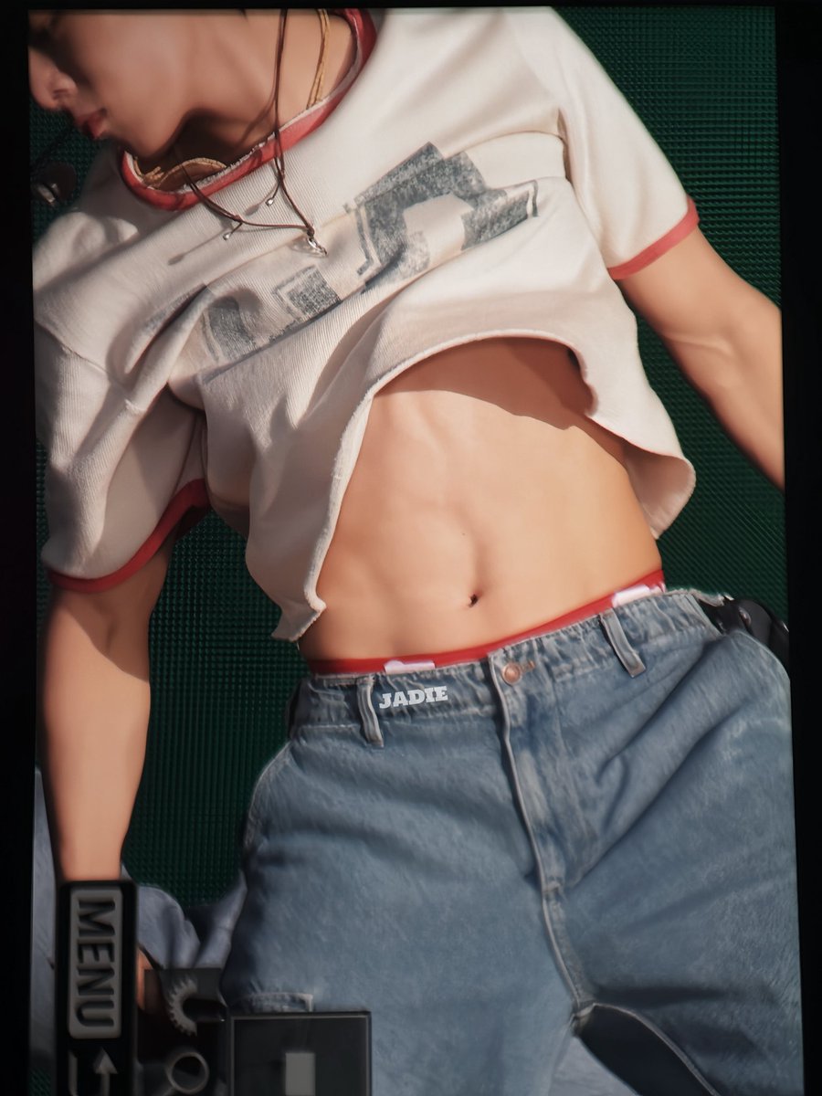 lostinsteven's tweet photo. stylists saw how dangerous it was to have steven in a crop top so they decided to put him in sleeveless shirts instead https://t.co/QGodXmvukJ