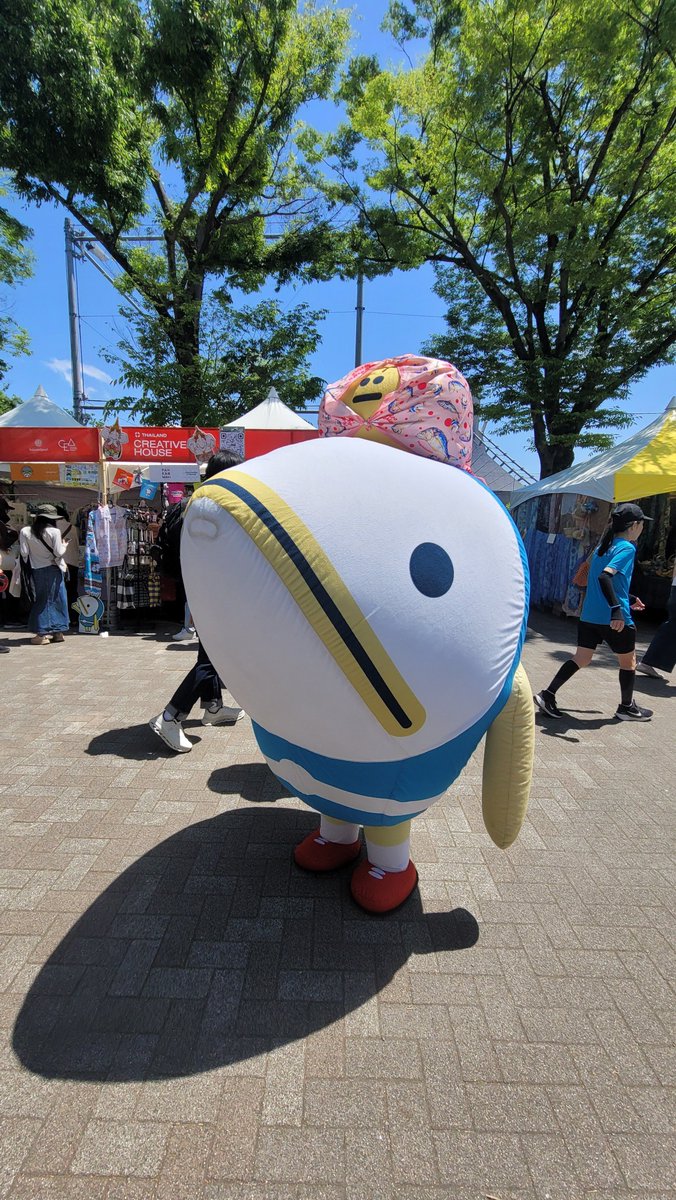 stinger_la_bit's tweet photo. 昨日午前中少しだけだけどタイフェスティバル2026行けました！
少しだけどタイを感じれました！
PLA.PLA.TOO.TOO会えました！
グッズも買えました！！
#plaplatootoo
#タイフェスティバル2026
#タイフェス2026 
#ゆるキャラ
#代々木公園 https://t.co/Zz5nxZuXPj