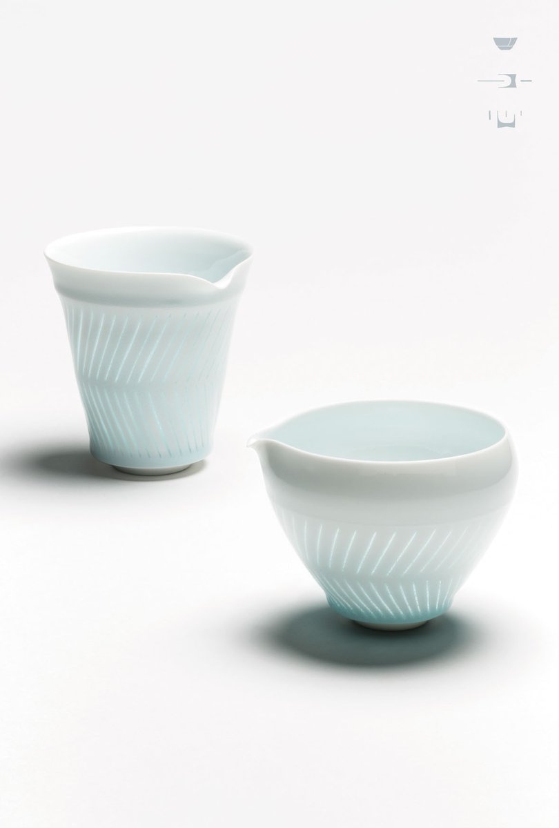 30：青白磁輪花一輪挿し 27500円 31：青白磁面取花入 27500円 32：青