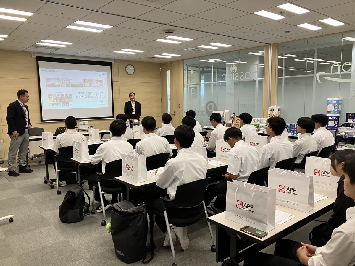 AsiaPulpPaperJP's tweet photo. APPジャパンでは2023年より 学生の皆様への #企業訪問 プログラム を実施しています✨ 2025年度までで延べ45校の皆様にお越しいただいております♪今年度も沢山の #出会い を楽しみにしています!!

#森の再生プロジェクト 
#キャリア学習 https://t.co/mzySGf1HF4