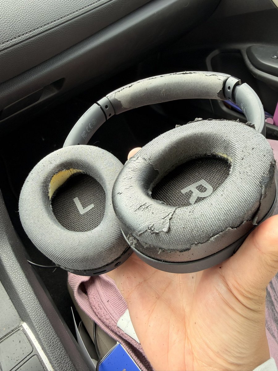 usingname7's tweet photo. @TheStatusAudio can you tell me if I can purchase just the ear cushions ? Would be a shame to trace an otherwise fully functioning product due to this disintegration of the lining https://t.co/sYUC3c4dH9