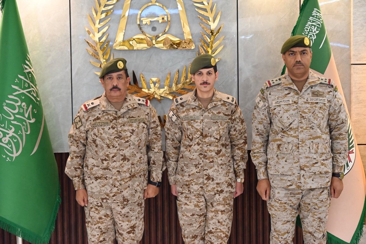 FAHADWDHF's tweet photo. أزف أجمل التهاني والتبريكات لأبن العم الرائد / محمد بن سلطان بن قطيم بن جفين
بمناسبة صدر الأمر الملكي الكريم بترقية إلى رتبة ( رائد )
نسأل الله أن يبارك له في هذه الترقية وأن يجعلها عوناً له لخدمة دينه ثم مليكه ووطنه . 
الف مبروك أبو سلطان https://t.co/3nzMTzaQDK