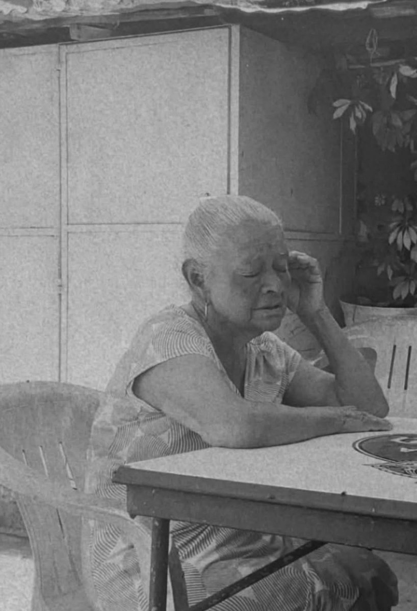 gon_elc's tweet photo. primer 10 de mayo que estamos sin ti, te mando un beso allá donde sea que estes, te extraño todos los días abuelita https://t.co/POBFO65zJ9