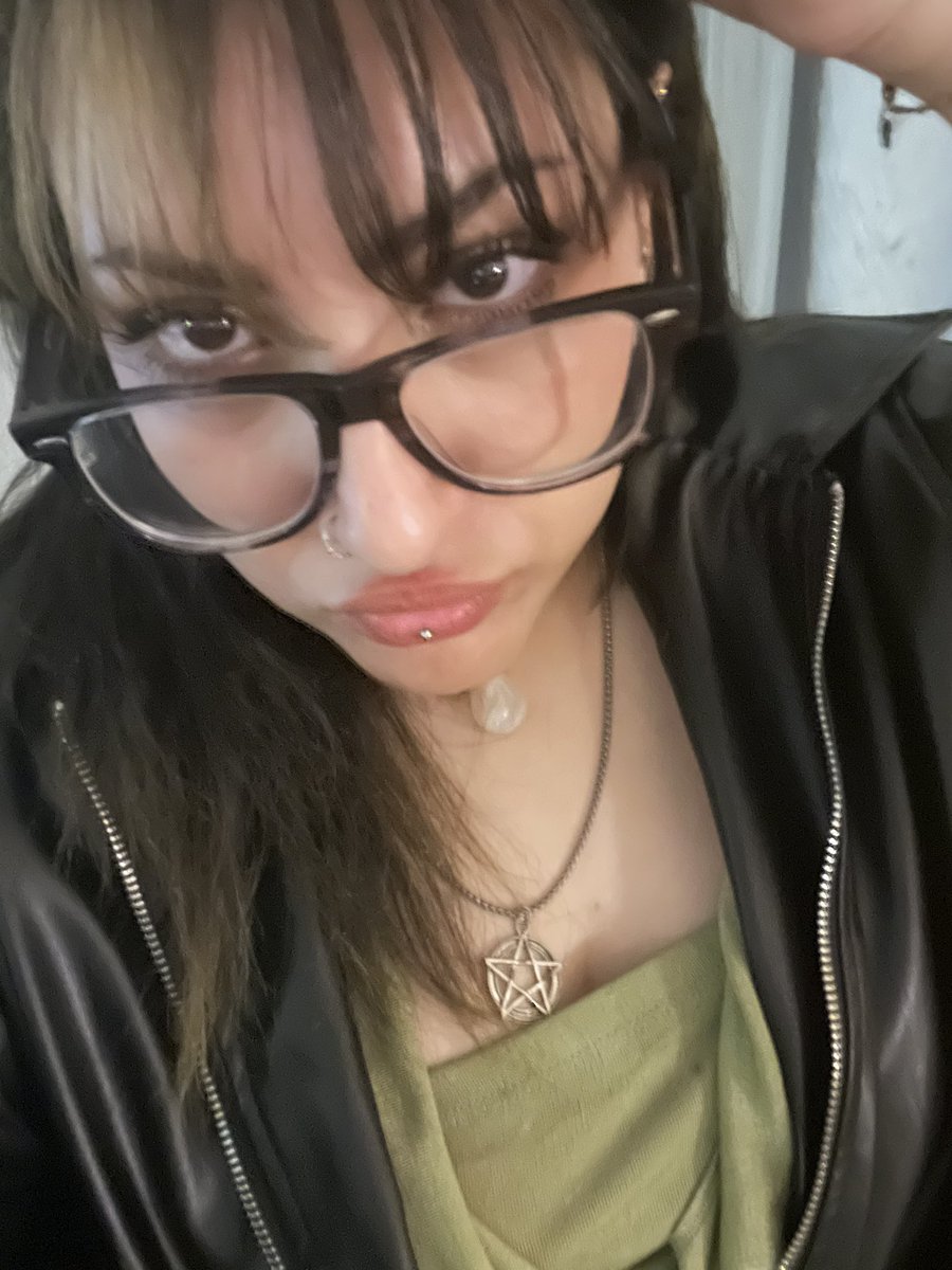 💋🇲🇦ندى || LEAVE CARLOS ALONE tweet media