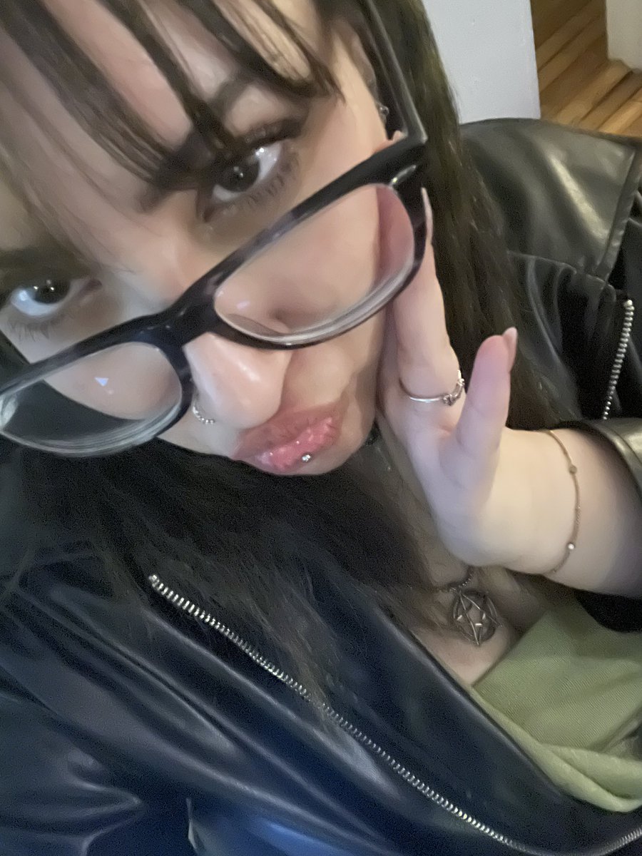 💋🇲🇦ندى || LEAVE CARLOS ALONE tweet media