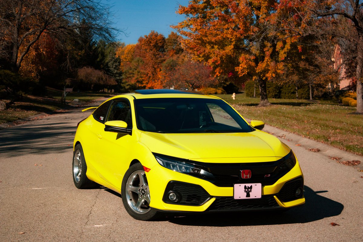 FadedFox's tweet photo. Yall..car con, 2027 the civic Si will be out and she will be built..promise ;3 https://t.co/cWcPbm2cAQ