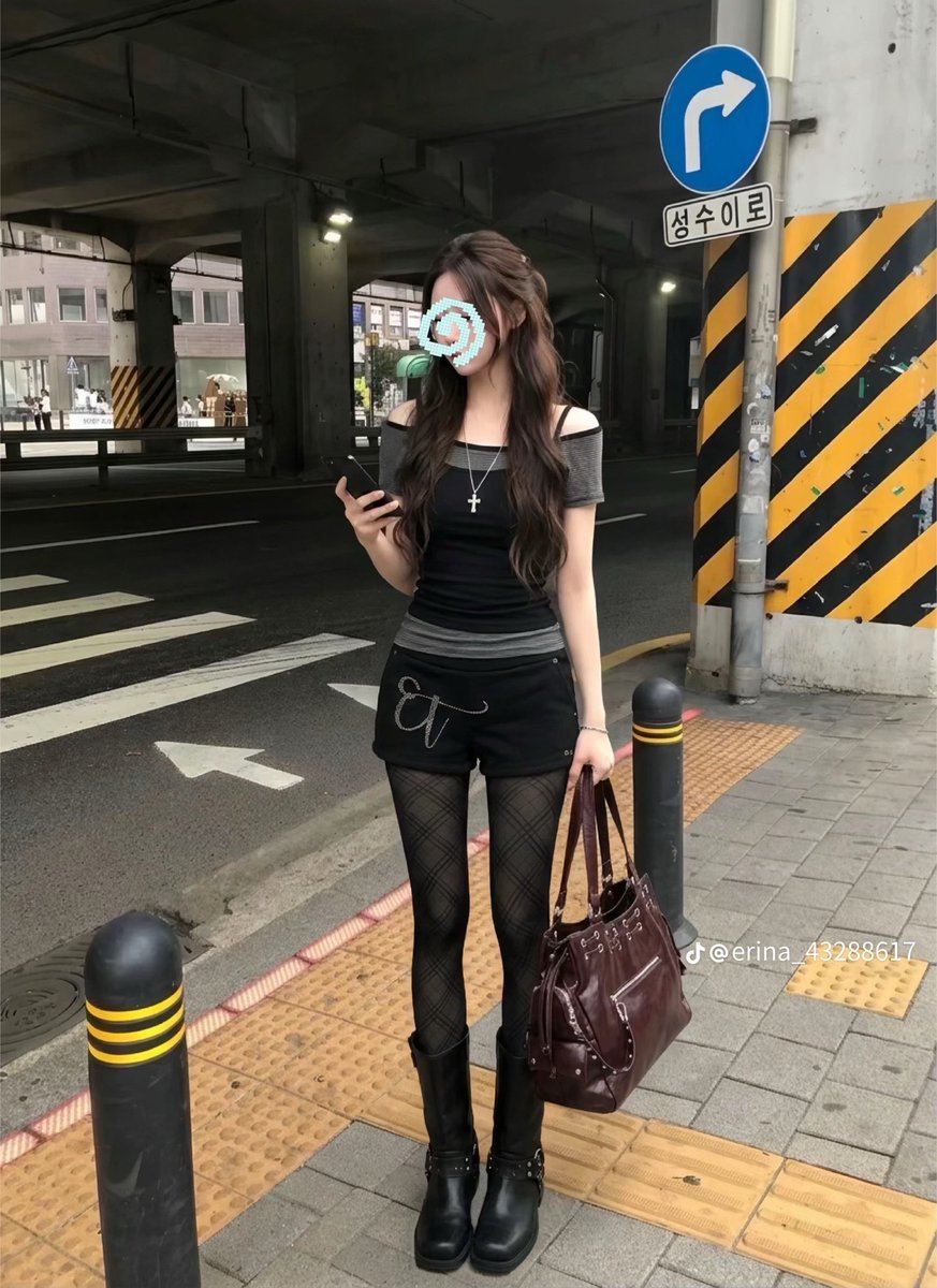 b_rinnatural's tweet photo. 『結局こういう服が1番モテる』を体現した大学生モノトーンコーデする子発見👀🖤 https://t.co/YJDUFDzlj2