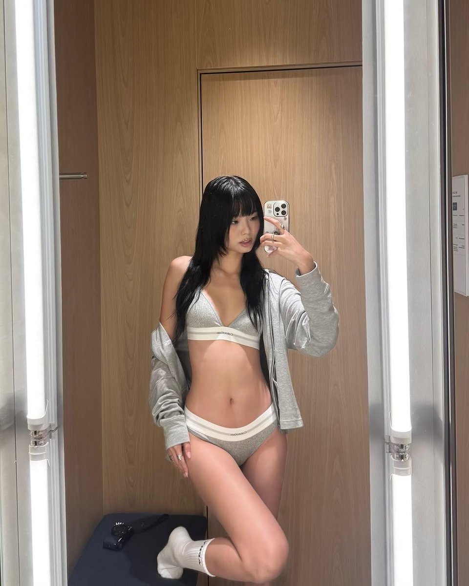 sg midriffs tweet media