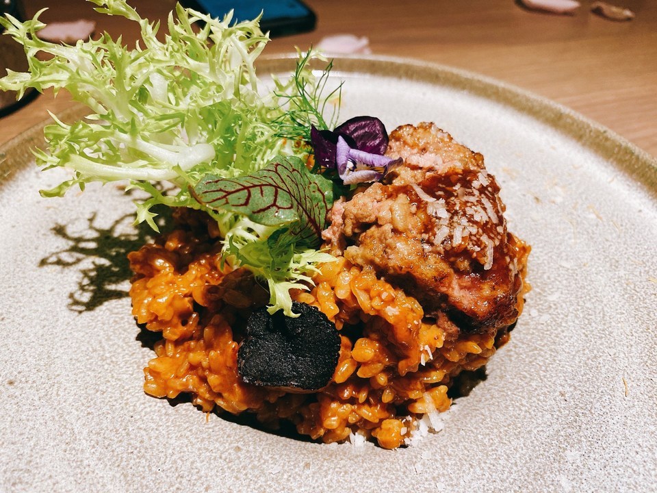 JoshuaT80981835's tweet photo. [Hidden gem alert!  Tried the truffle mushroom risotto at Osteria La Luce—creamy, earthy, and perfectly al dente. Paired with their homemade garlic bread Absolute bliss.  #FoodieFind #HiddenRestaurant] https://t.co/spJYvR7rZb