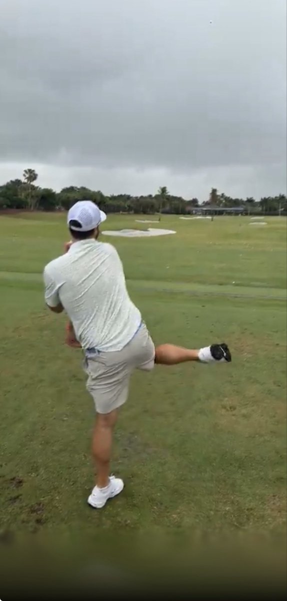 scooternomoped's tweet photo. @GrantHorvatGolf Is that the Fairleigh Dickinson form @RobbyBerger  ? https://t.co/BHPq8t39ol