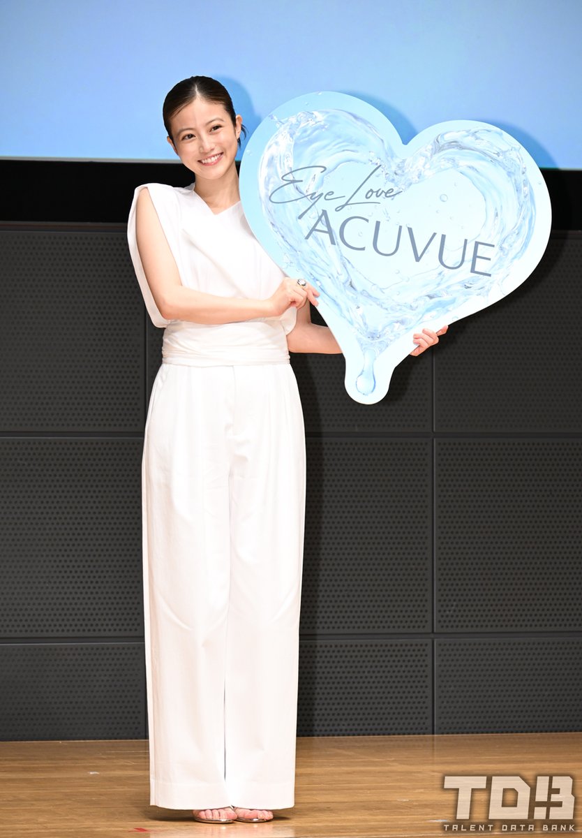 アキュビュー』新ブランドキャンペーン発表会 今田美桜、爽やかな白の