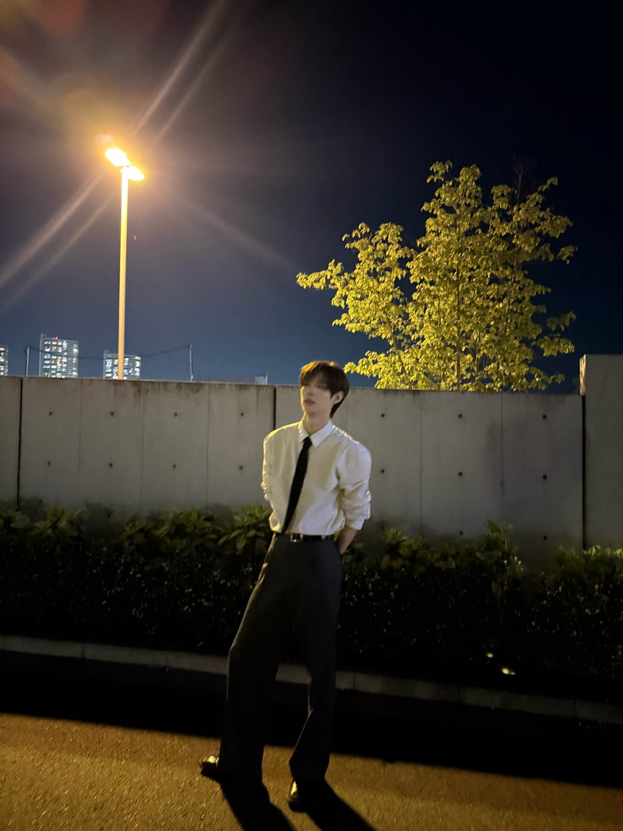 キムソンミン】 僕と夜のお散歩に行こう！待ってるから🚶 #김성민