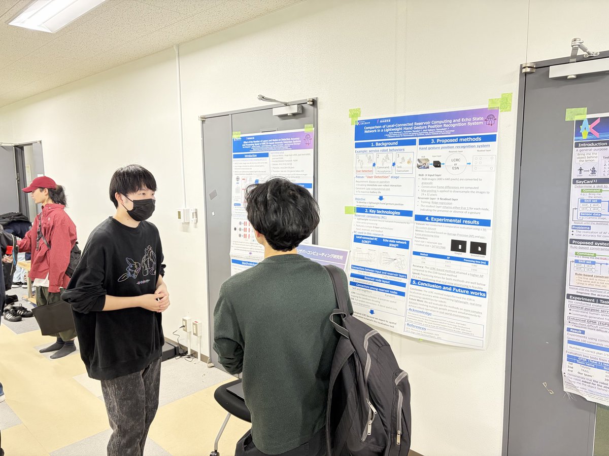 Tamukoh_Lab's tweet photo. 5/9に行われたオープンキャンパス、たくさんの学生にお越しいただきました！

50人以上の方が3Fの田向研のブースへ訪れ、ラボのメンバーとコミニュケーションをとっていました🙌

足を運んでくださった皆様、ありがとうございました！ https://t.co/bRk6rqsr8k