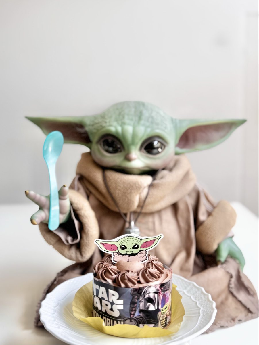 KayoKayobomber's tweet photo. グローグーにケーキを買ってあげました🍰

#starwars #mandalorian #grogu https://t.co/FudrK3HAAl