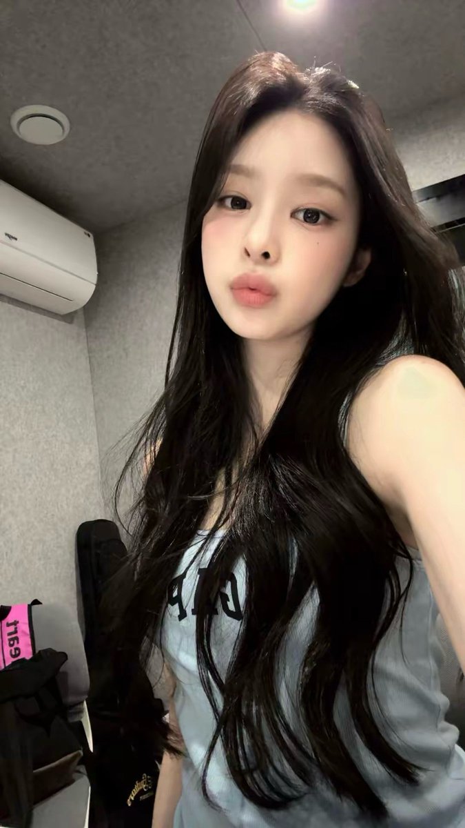 AtHeartingBase's tweet photo. 260511 | fromm

#AtHeart #앳하트 #NAHYUN #나현 #햄복햄킥 https://t.co/z0MMXK6OB9