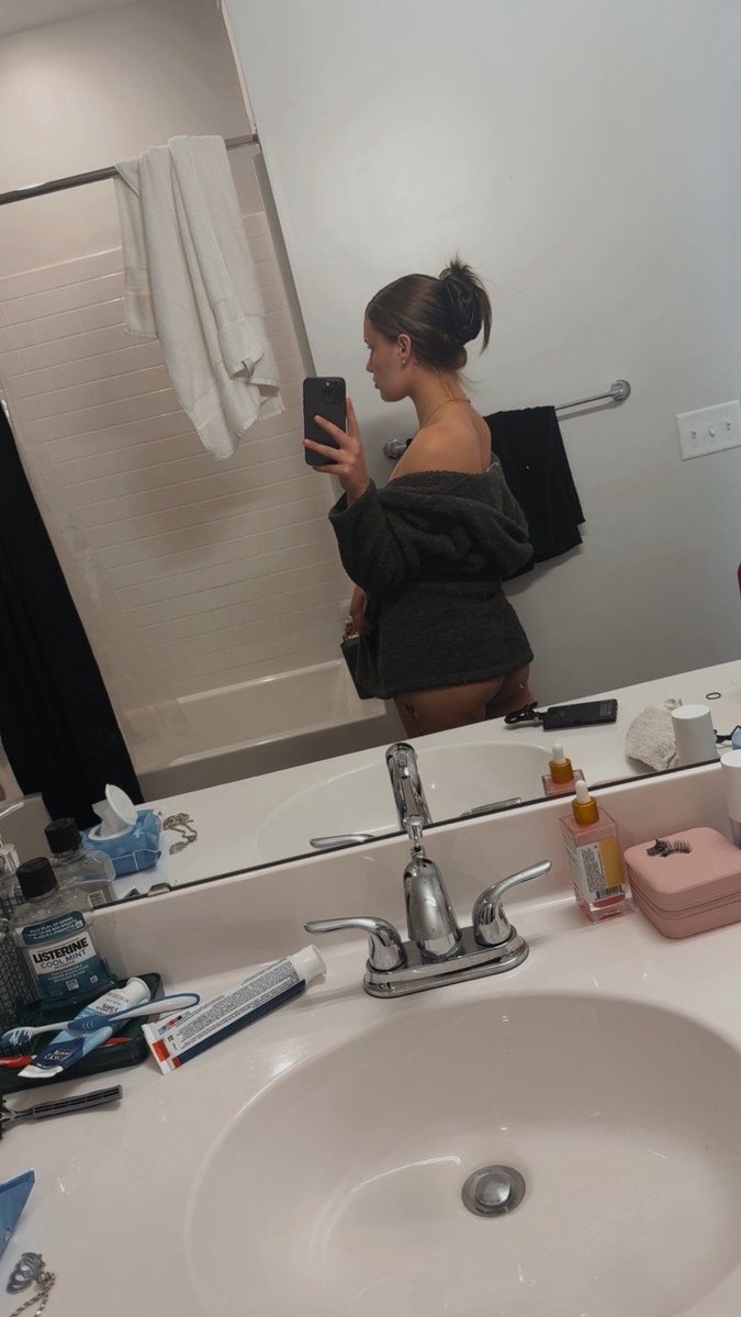 Monroe Marie tweet media