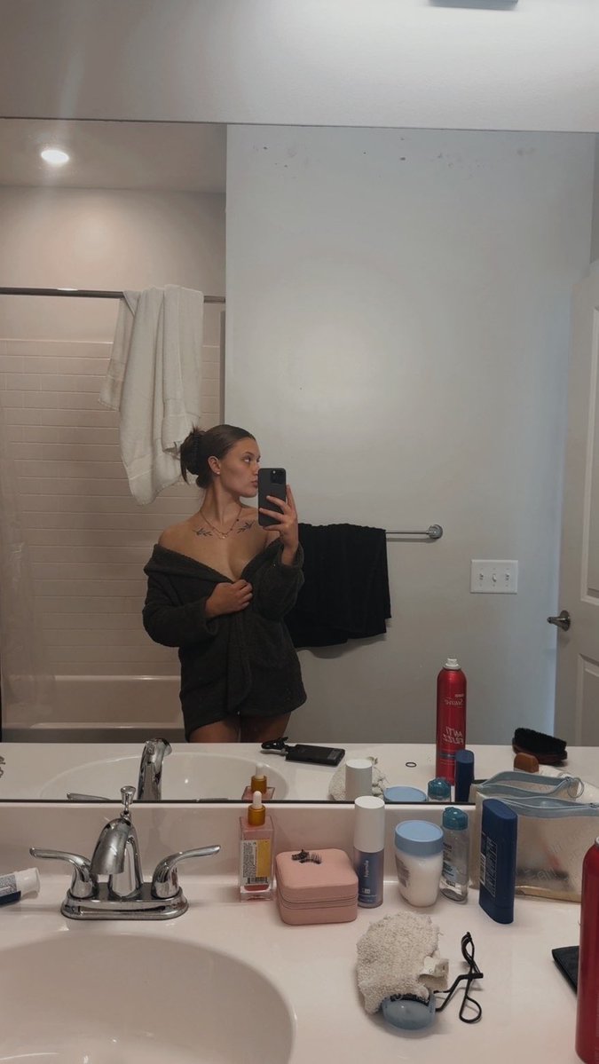 Monroe Marie tweet media