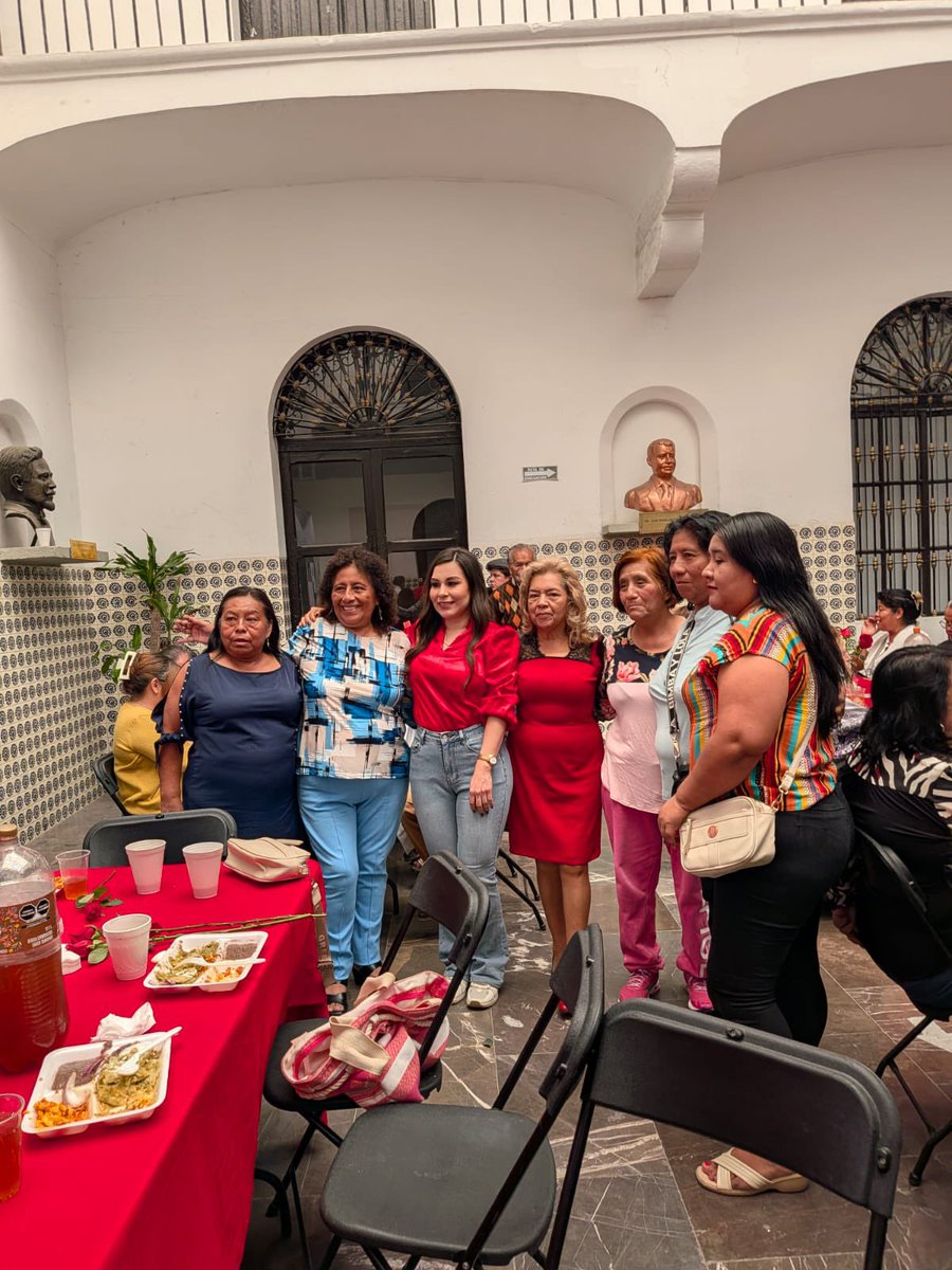 Con mucho cariño celebramos a nuestras mamás priistas y seccionales en el Comité Municipal del PRI.
Gracias por su entrega, fortaleza y compromiso; son ejemplo y orgullo de nuestra gran familia priista. 🌹❤️ #DíaDeLasMadres #PRI <a href="/alitomorenoc/">Alejandro Moreno</a> <a href="/xitlalicceja/">Xitlalic Ceja García</a> <a href="/Javier_CasiqueZ/">JAVIER CASIQUE</a>