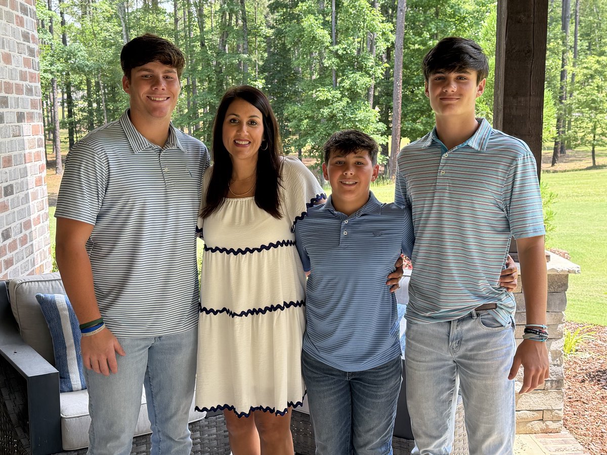 CoachGarner3's tweet photo. We are blessed with one of the best! Happy Mother’s Day, Beth. https://t.co/TRxDU7v4Vz